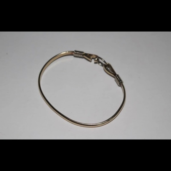 SOLD🔥🔥🔥10.2 g 14Kt, solid domed wire bangle bracelet measuring - Picture 4 of 6